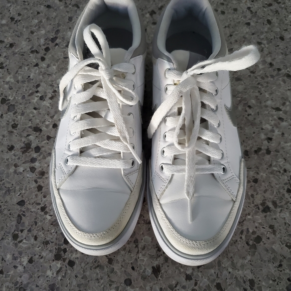 Women's shoe - Picture 3 of 3